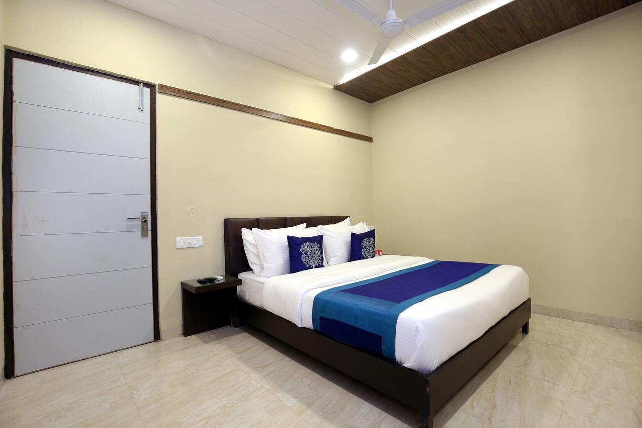 Capital O 9822 Hotel Seven Chandīgarh Exterior foto