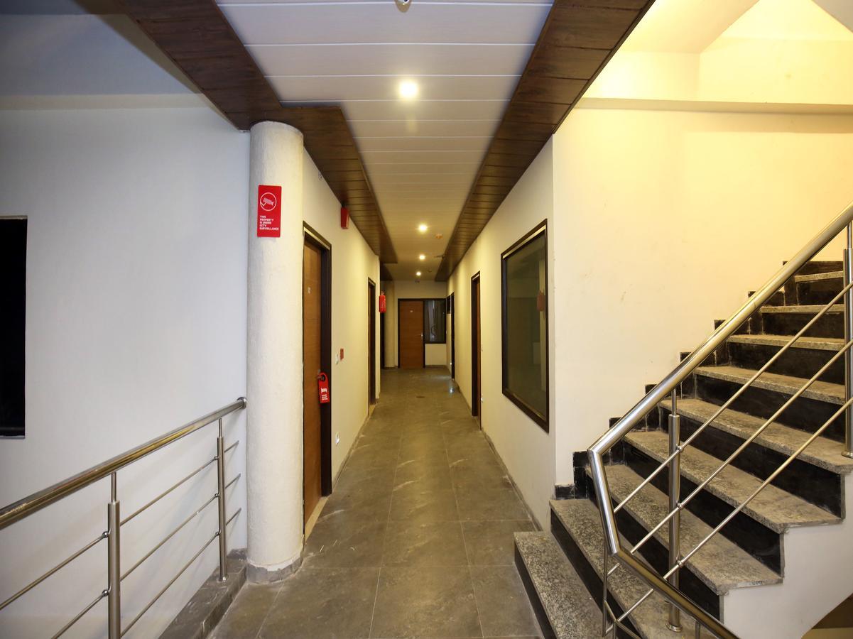Capital O 9822 Hotel Seven Chandīgarh Exterior foto